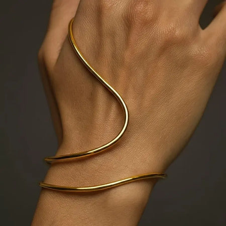 ✨ Sculptural Gold Cuff Bracelet
